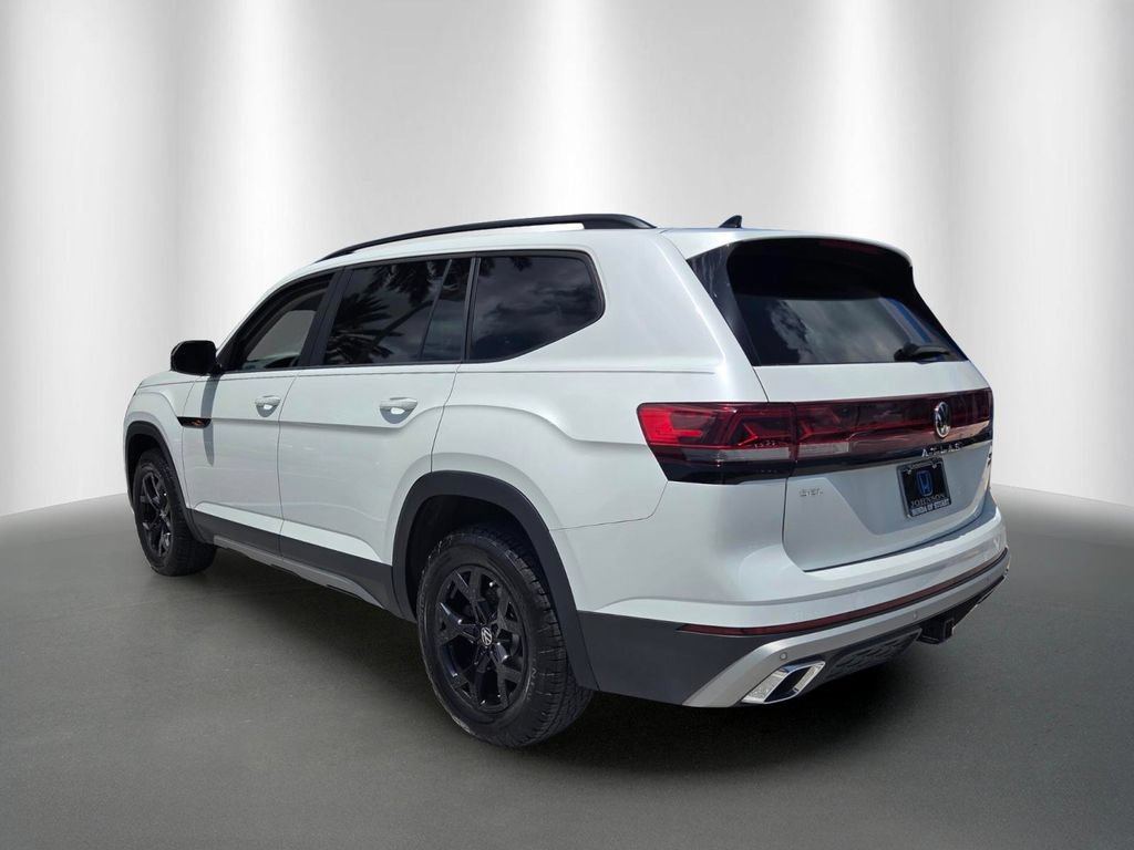 Used 2024 Volkswagen Atlas Peak Edition SEL AWD/4WD image 5