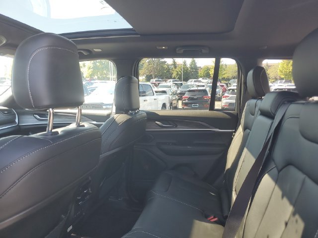 New 2026 Jeep Grand Cherokee Limited w/ Limited Altitude Package AWD/4WD image 10