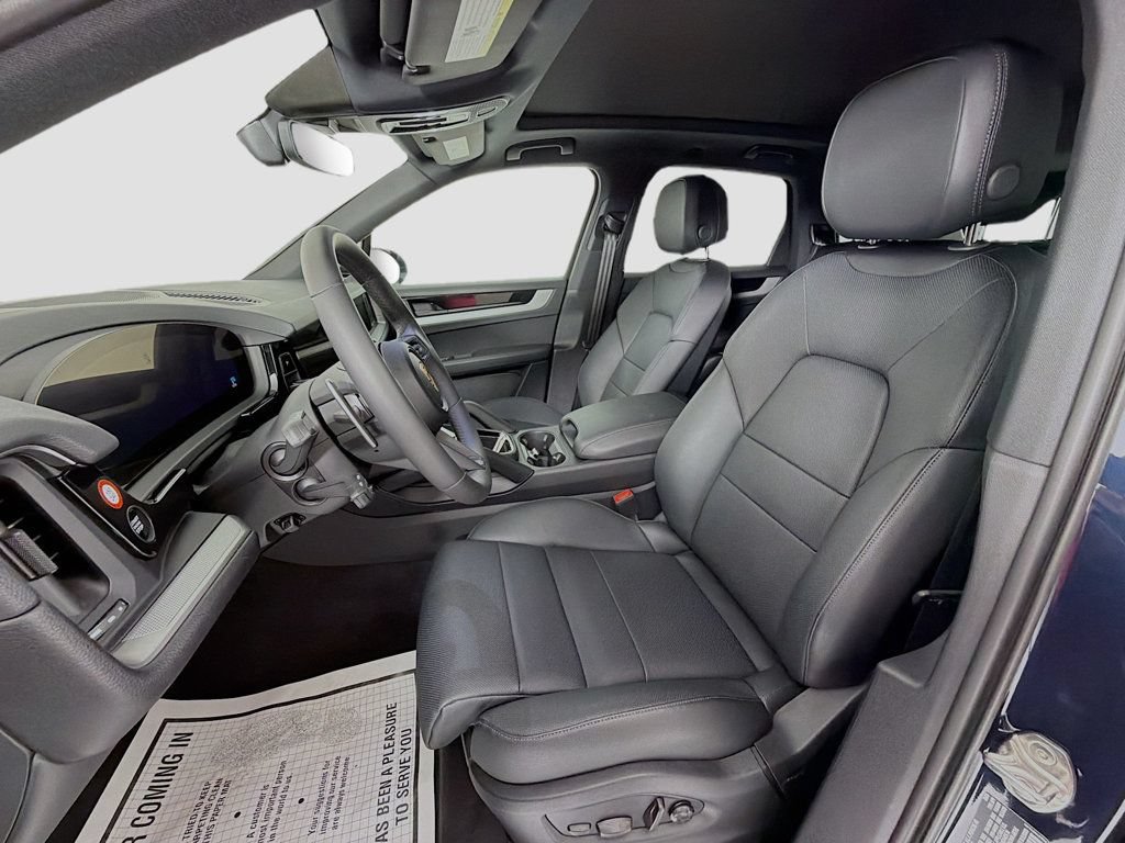 Certified 2025 Porsche Cayenne AWD/4WD image 5