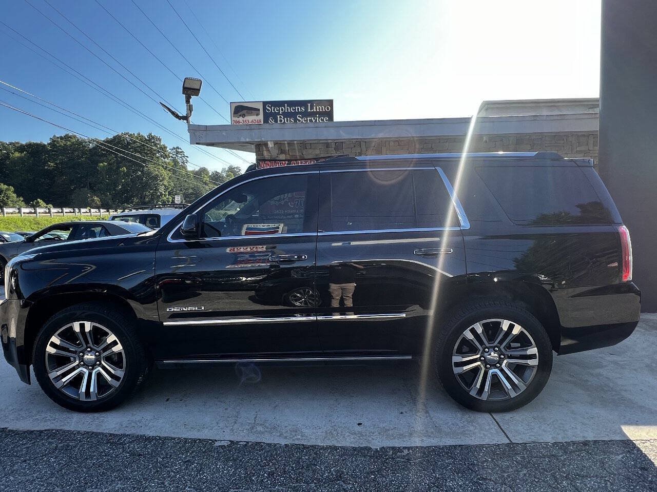 Used 2017 GMC Yukon Denali w/ Open Road Package AWD/4WD image 3