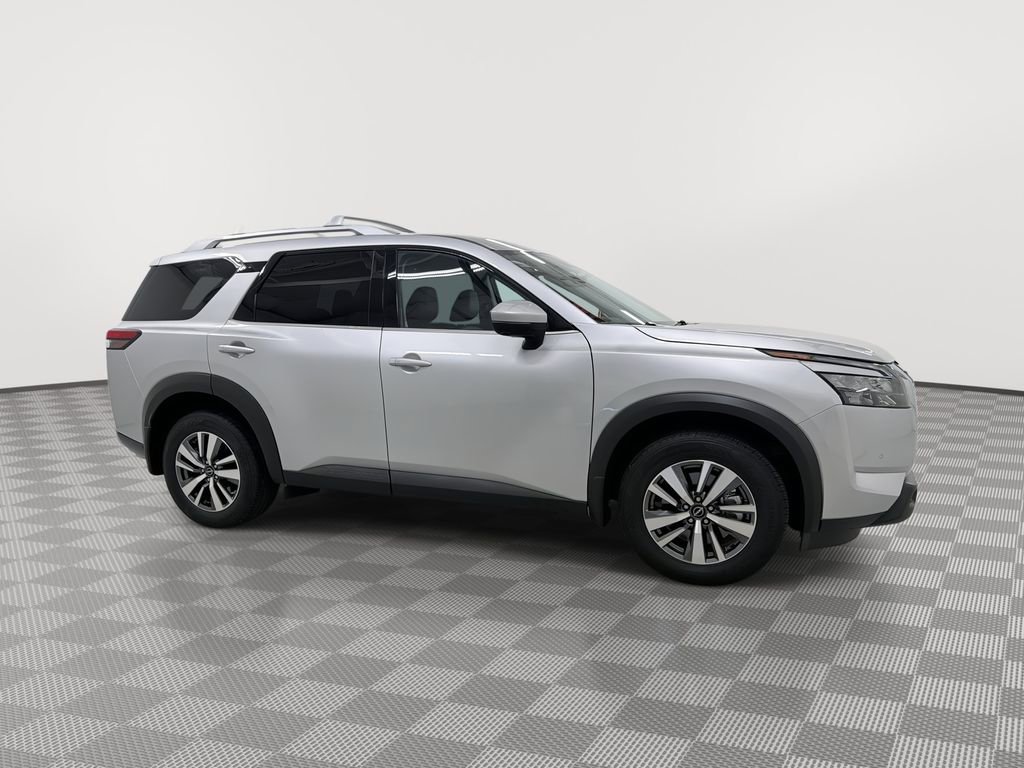 Certified 2025 Nissan Pathfinder SL w/ Cargo Package AWD/4WD image 13