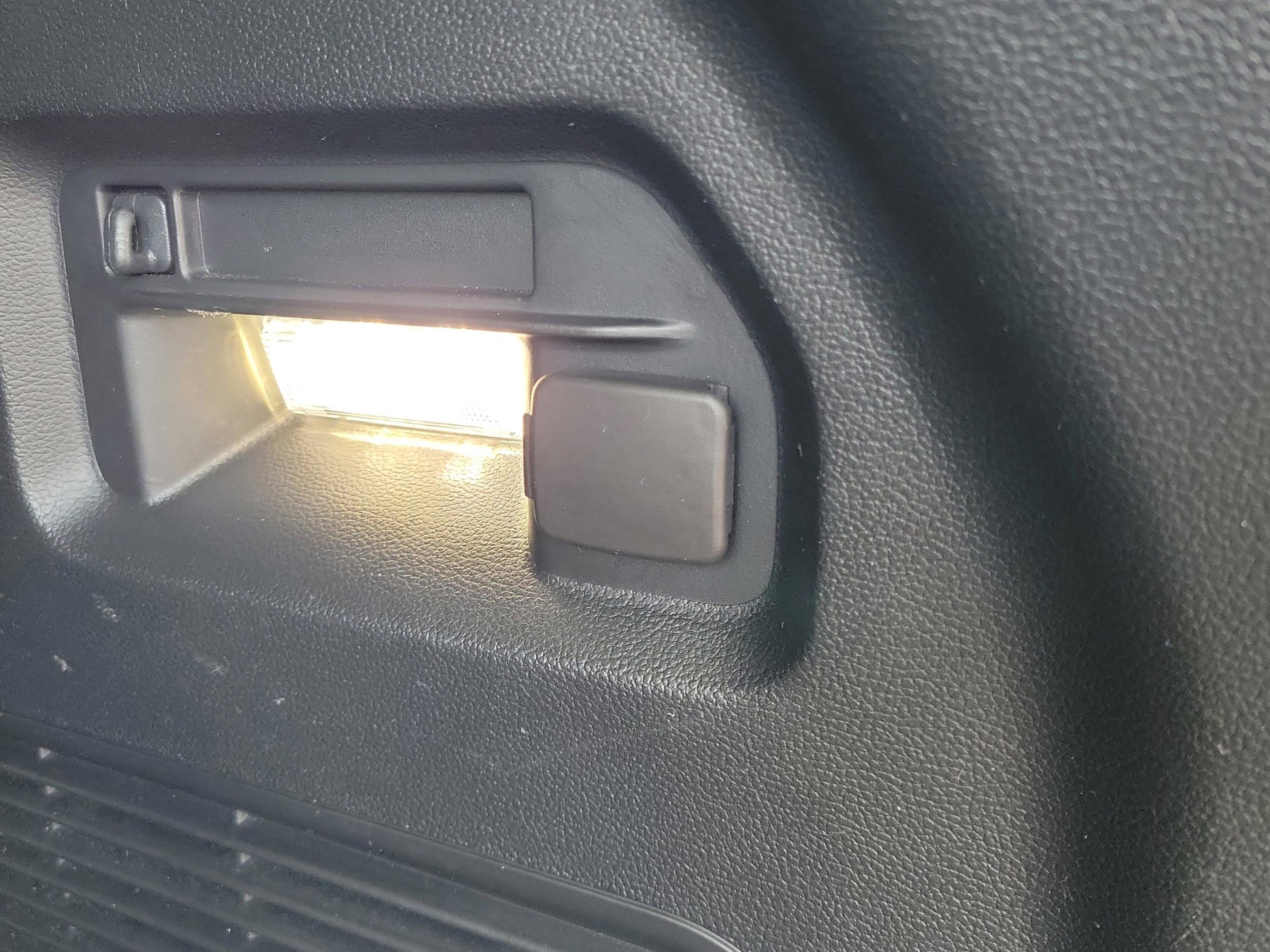 Used 2025 Ford Explorer Active w/ Active Comfort Package image 11