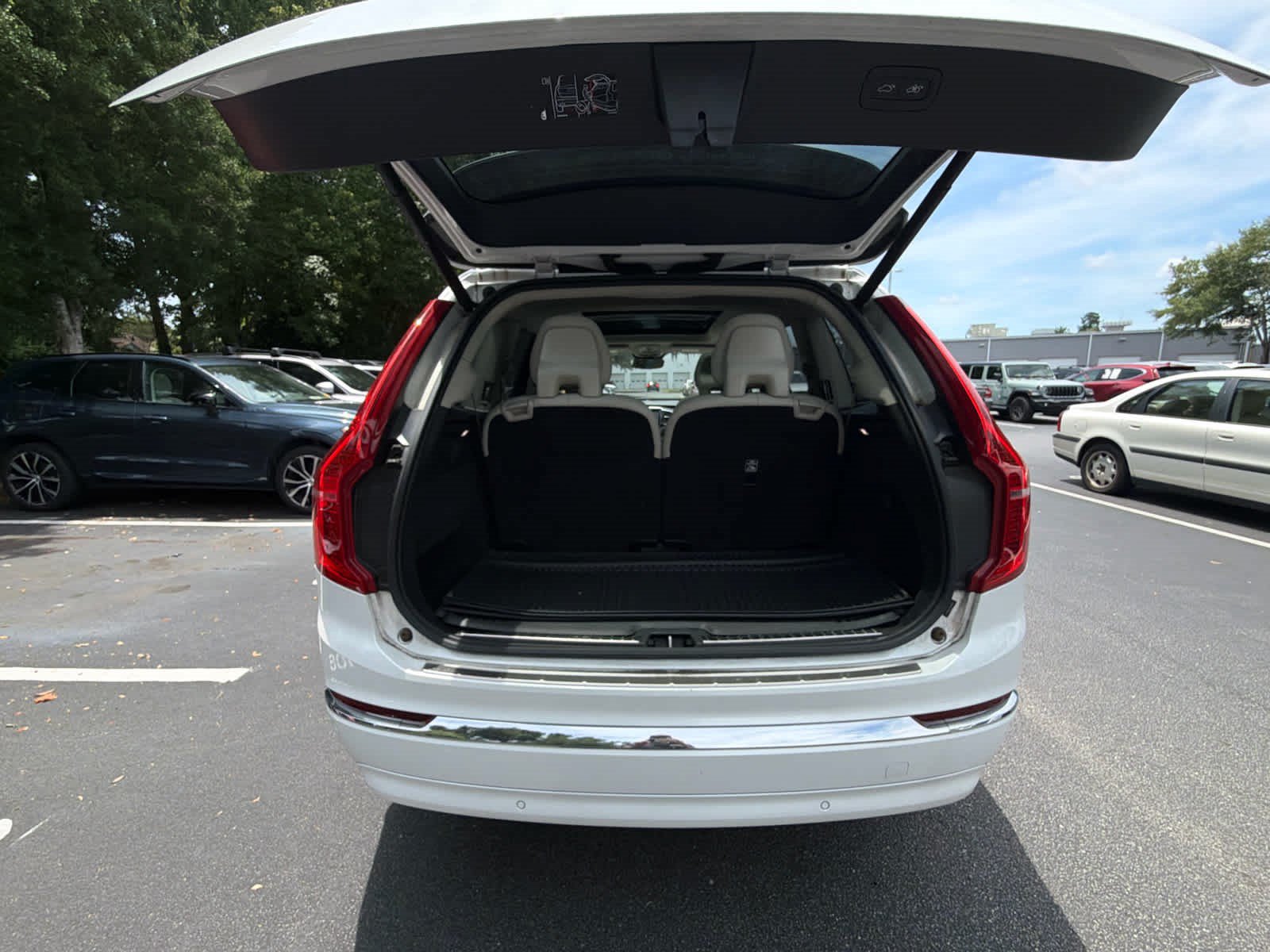 Used 2024 Volvo XC90 T8 Ultimate w/ Protection Package Premier AWD/4WD image 23