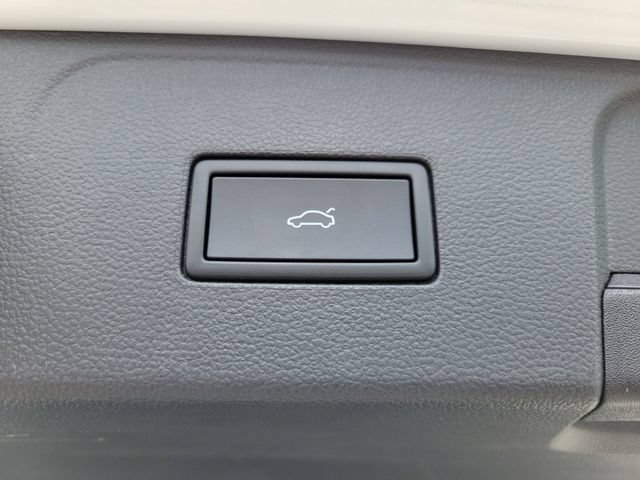 Used 2025 Volkswagen Atlas SE AWD/4WD image 14
