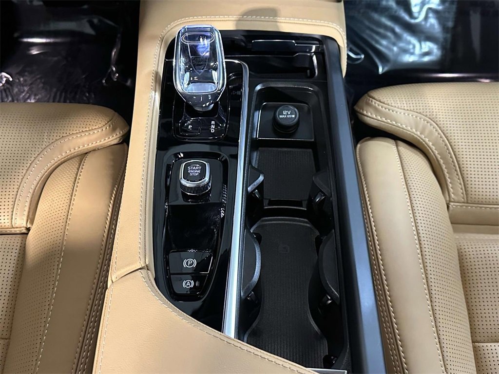 Used 2025 Volvo XC90 T8 Ultra w/ Protection Package Premier image 21