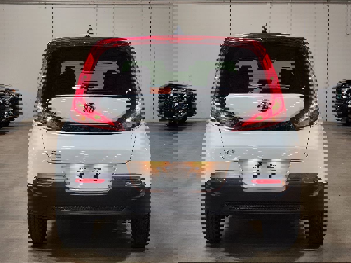 Used 2021 Kia Soul LX image 10