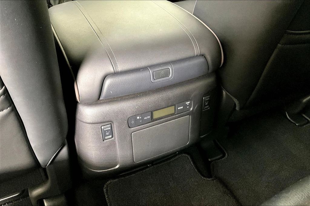 Used 2024 Nissan Armada Platinum w/ Captain's Chairs Package image 34