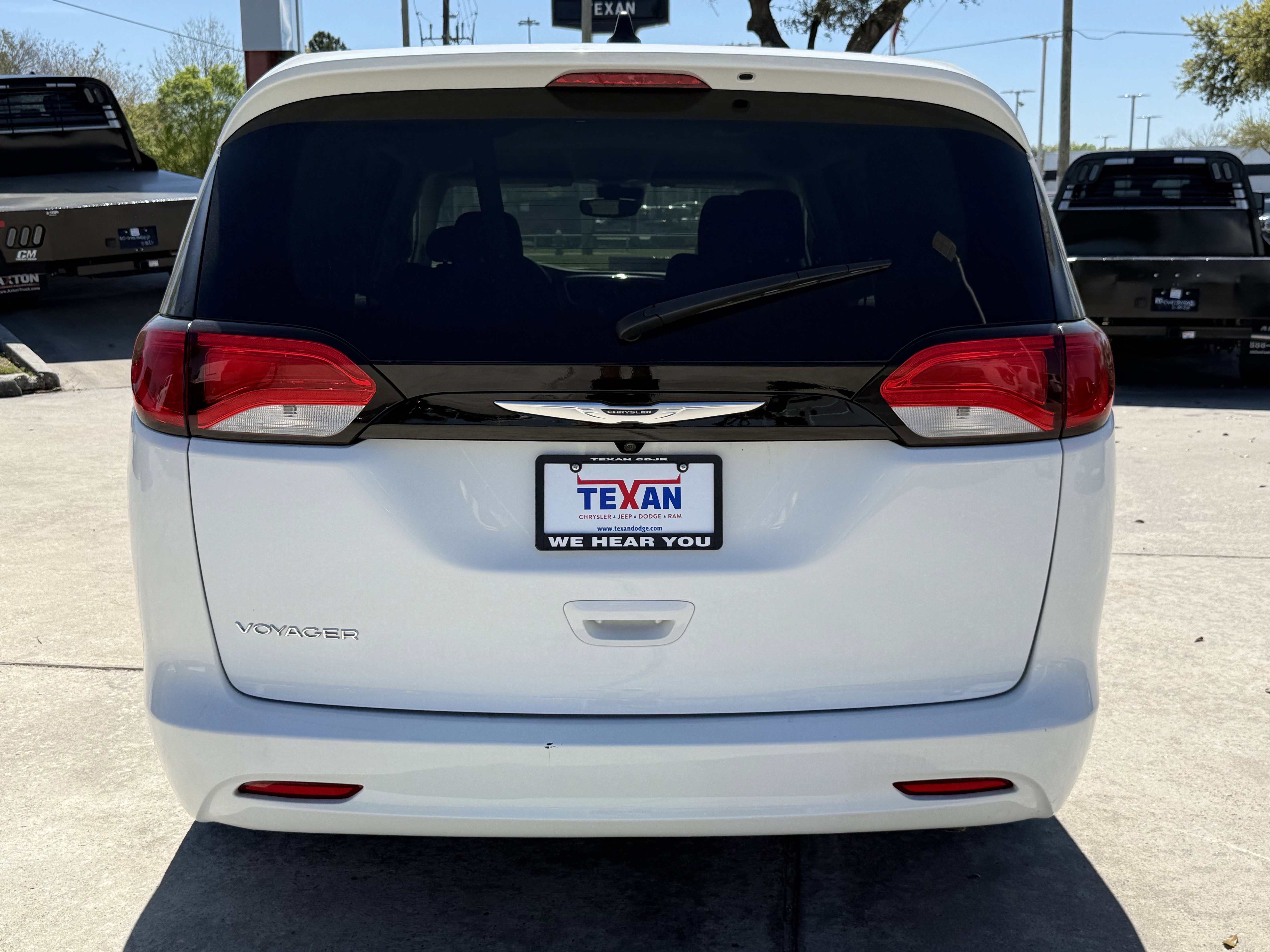 Used 2023 Chrysler Voyager LX image 6