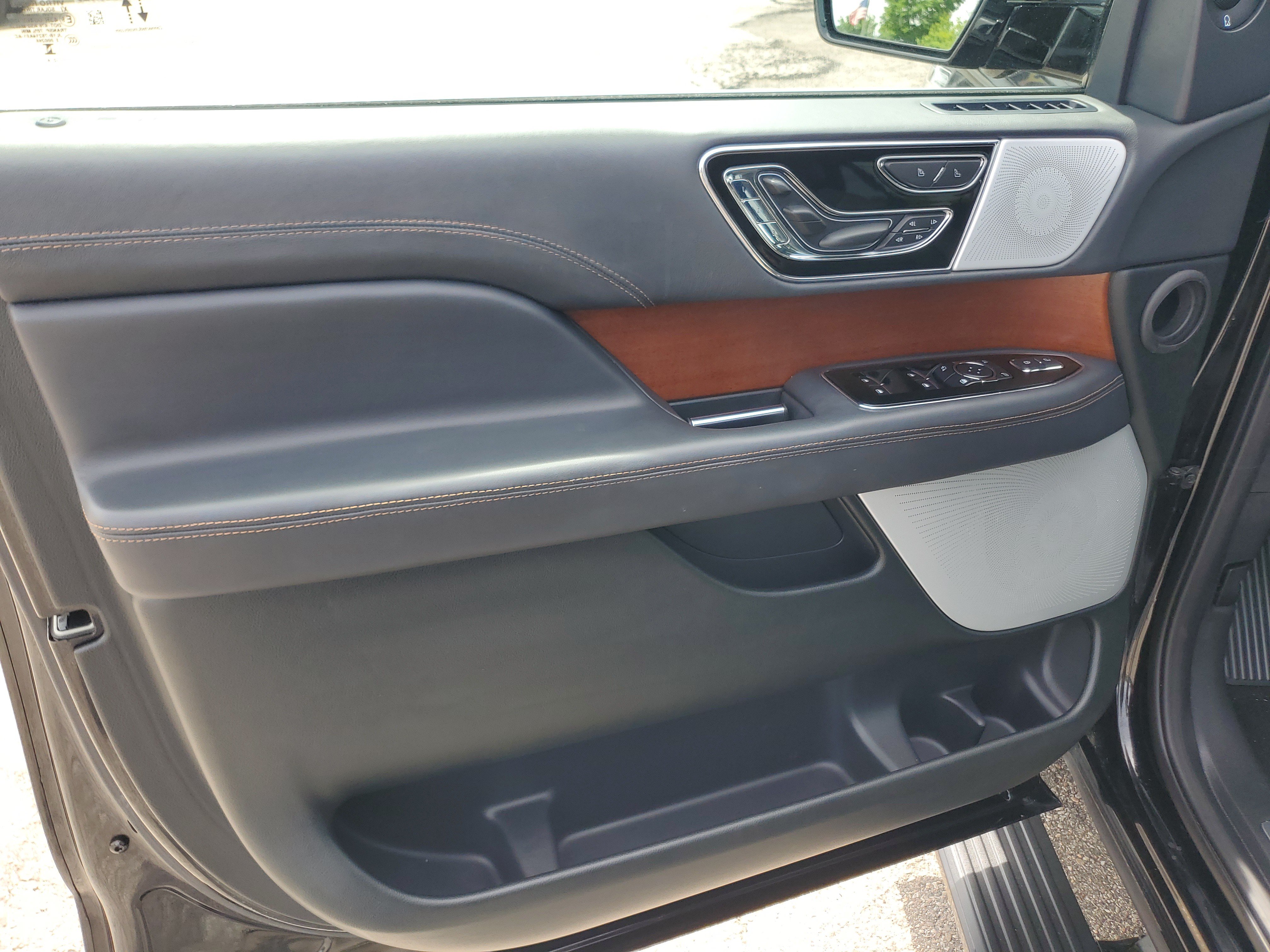 Certified 2024 Lincoln Navigator Black Label AWD/4WD image 10
