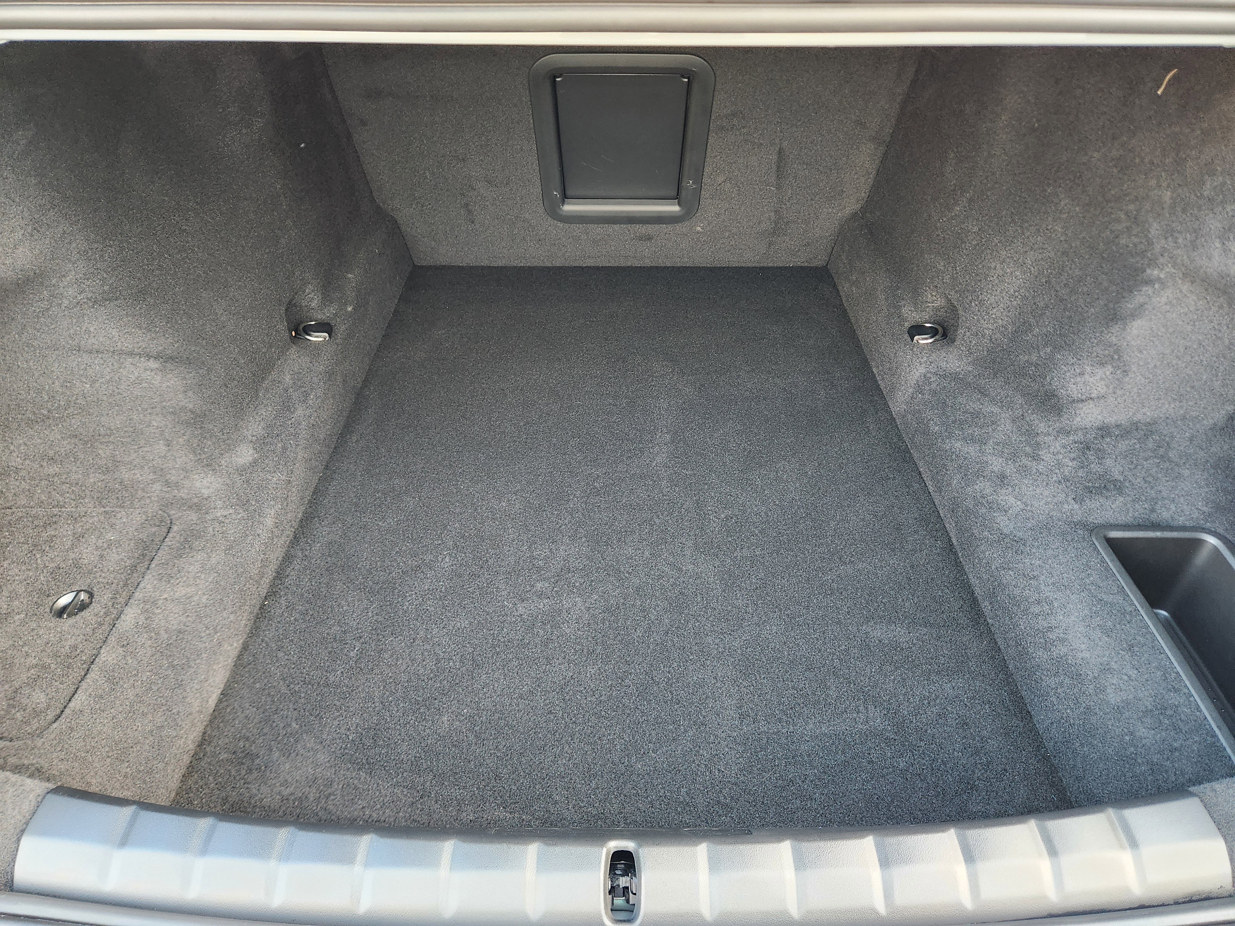 Used 2025 BMW 740i xDrive w/ Premium Package image 31