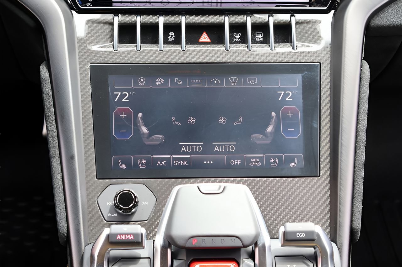 Used 2024 Lamborghini Urus Performante AWD/4WD image 21