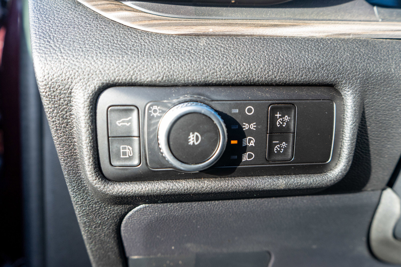 Used 2023 Ford Explorer Limited w/ Hybrid Equipment Group 310A image 17