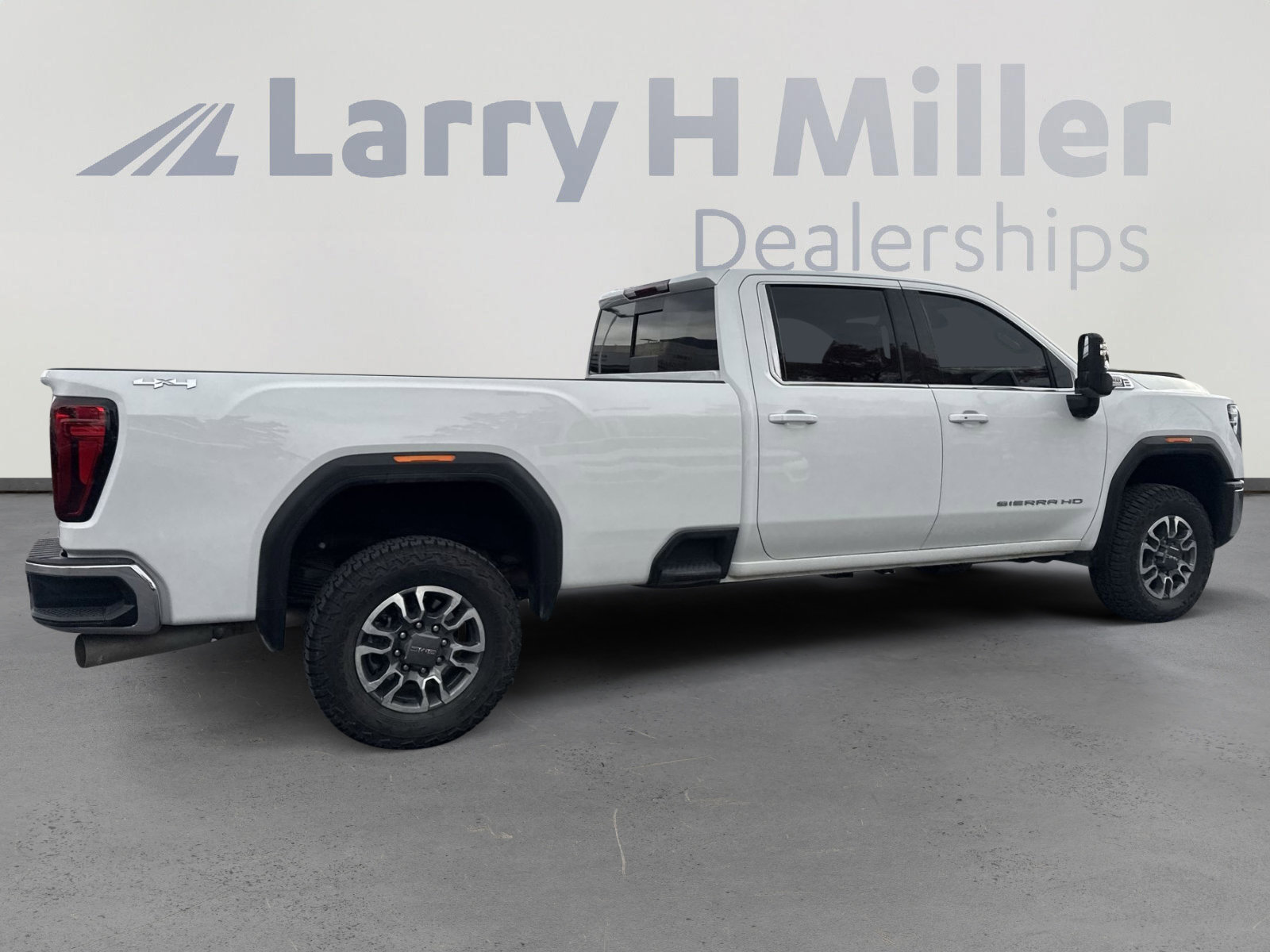 Used 2025 GMC Sierra 3500 SLE w/ SLE Value Package image 9