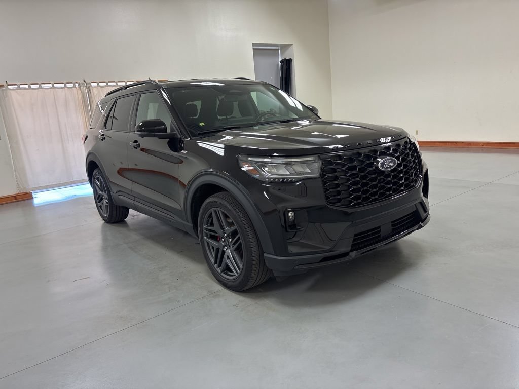Used 2025 Ford Explorer ST-Line w/ Premium Package AWD/4WD image 2
