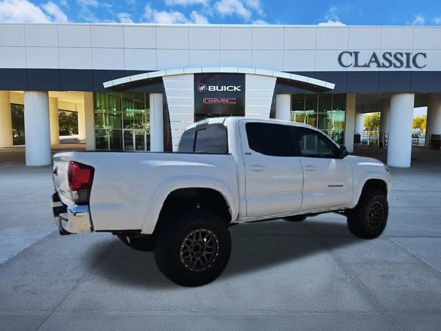 Used 2018 Toyota Tacoma SR5 AWD/4WD image 8