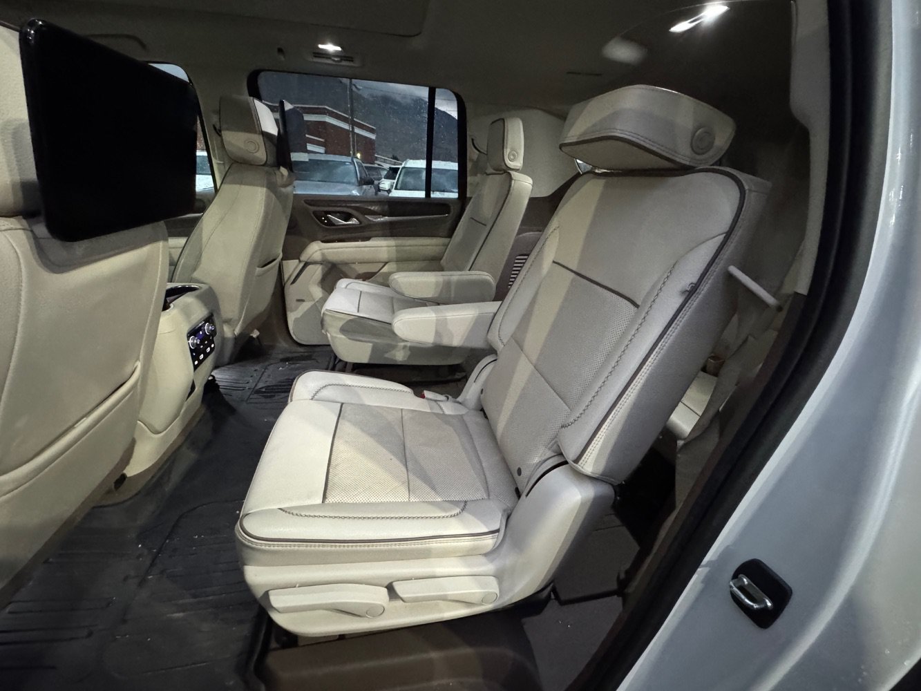 Used 2023 GMC Yukon XL Denali w/ Denali Reserve Package AWD/4WD image 19