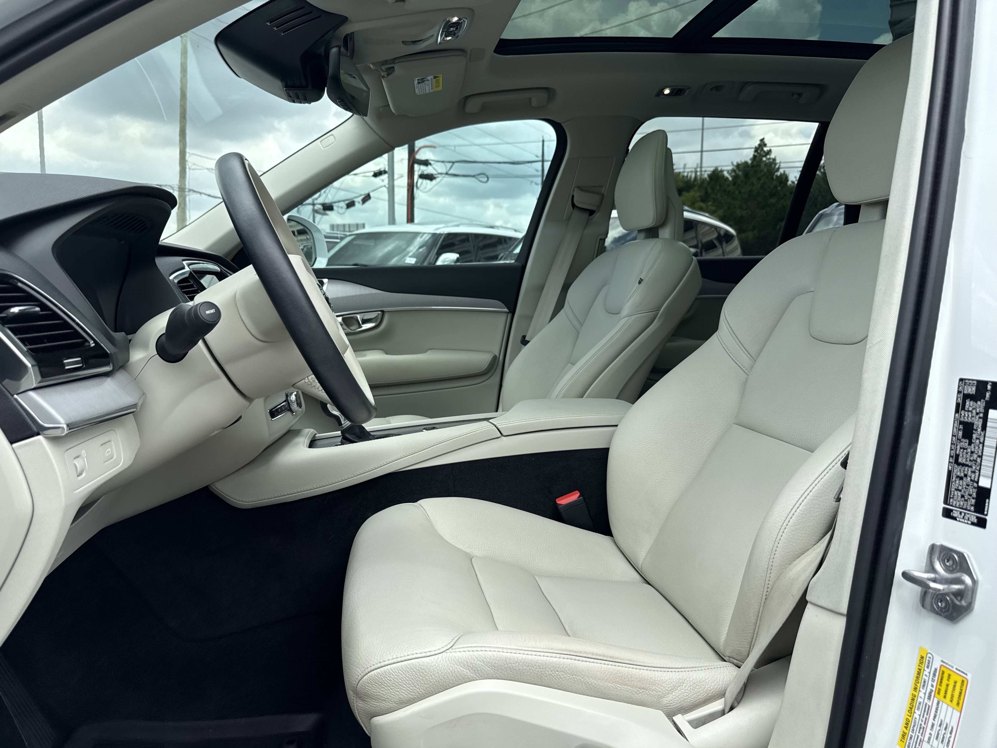 Used 2021 Volvo XC90 T5 Momentum w/ Advanced Package FWD image 12