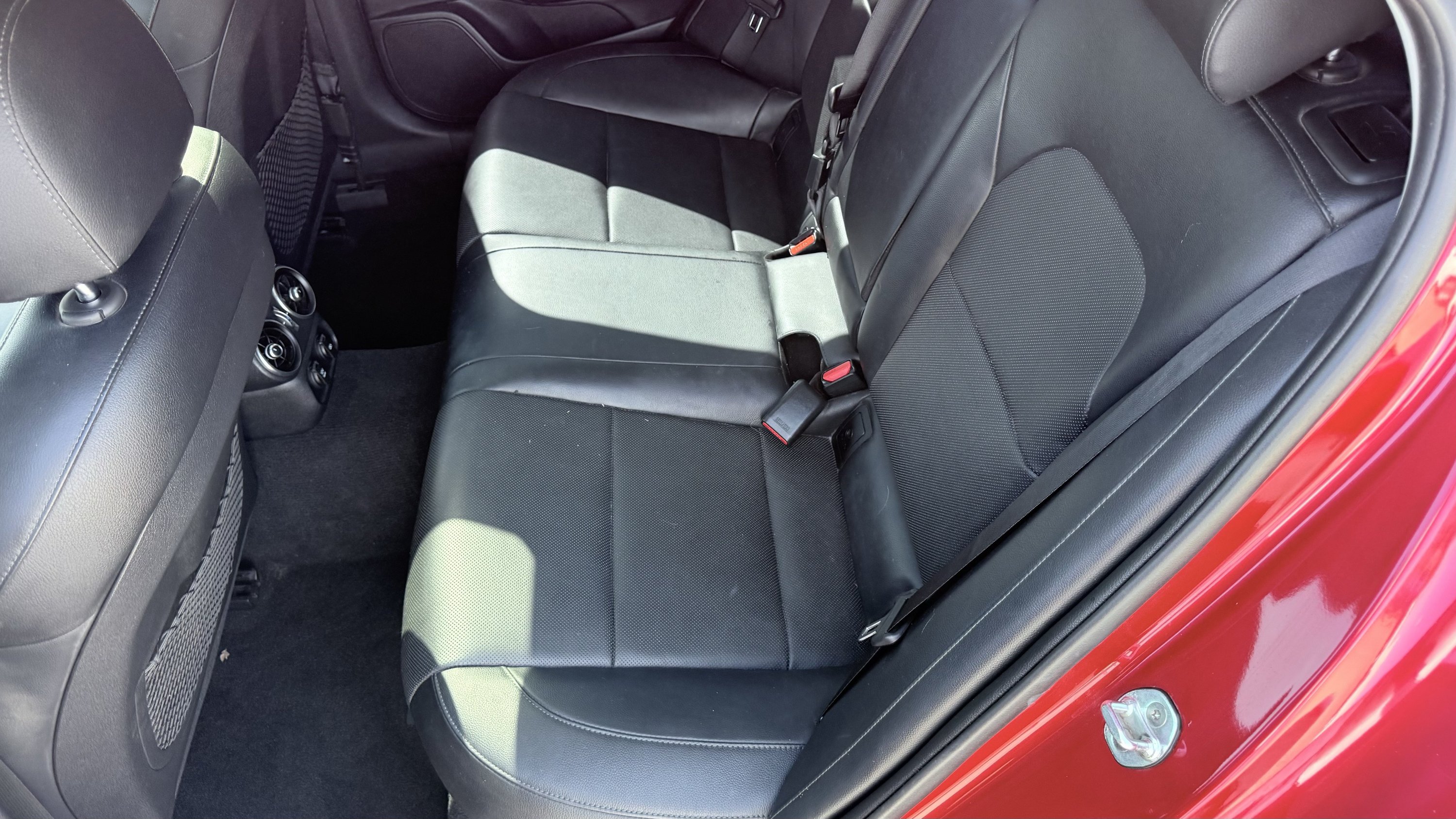 Used 2019 Kia Stinger Premium RWD image 28