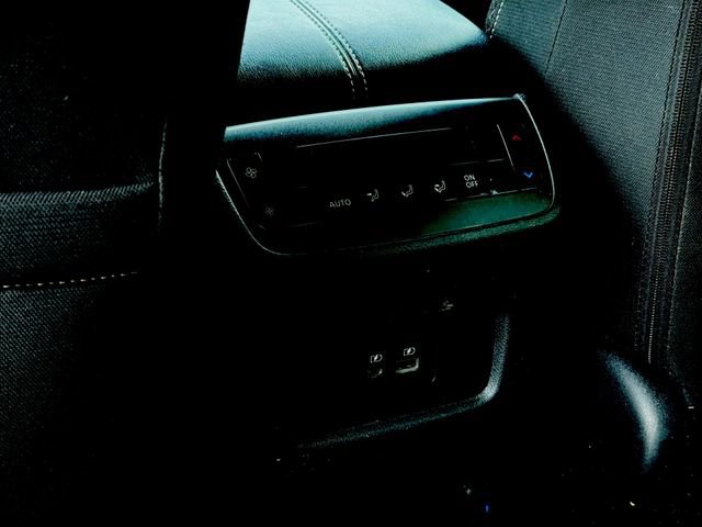 Used 2024 Nissan Pathfinder SV image 19