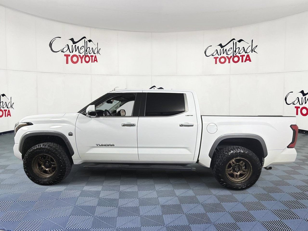 Used 2024 Toyota Tundra Limited AWD/4WD image 5
