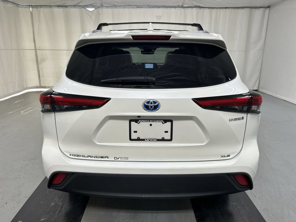 Used 2021 Toyota Highlander XLE AWD/4WD image 23