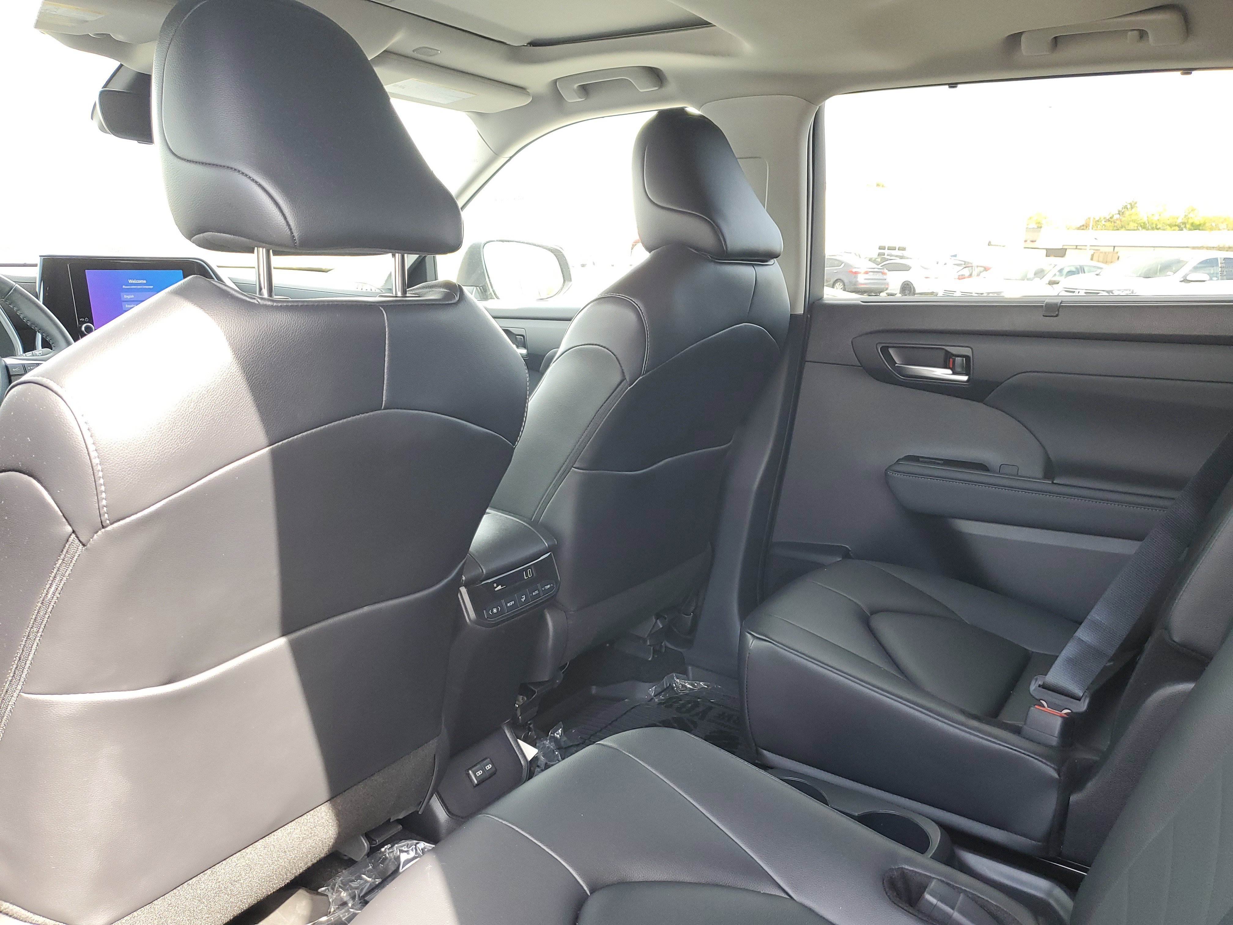 Certified 2024 Toyota Highlander XLE image 14