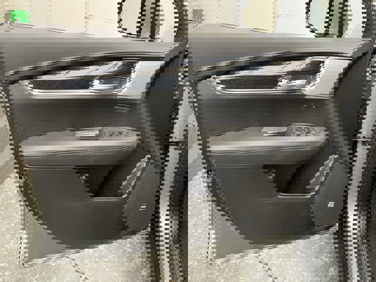 Certified 2025 Cadillac XT5 Premium Luxury image 9