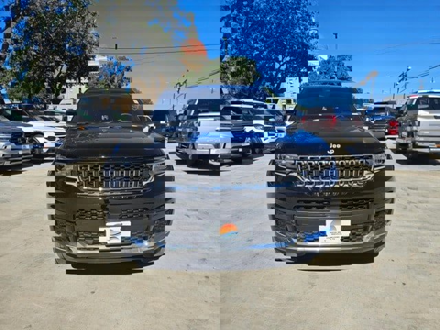 Used 2024 Jeep Grand Cherokee L Laredo w/ Luxury Tech Group I image 3