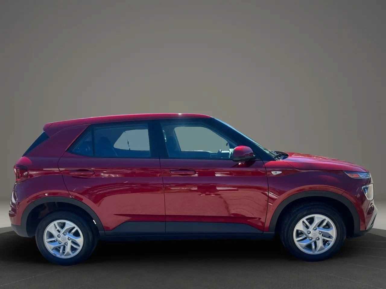 Used 2025 Hyundai Venue SE FWD image 4