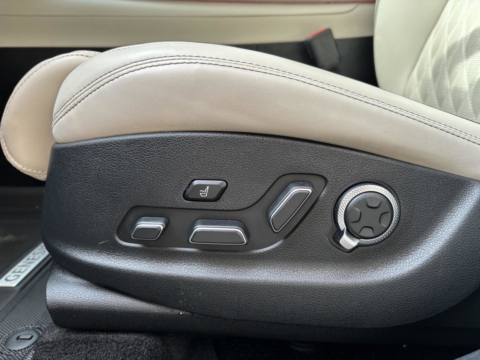 Used 2023 Genesis GV70 3.5T Sport w/ Sport Prestige Package image 13