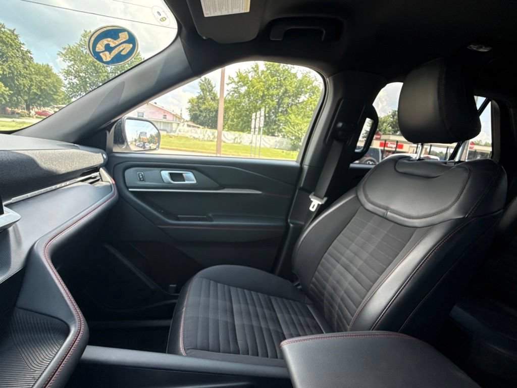 Used 2025 Ford Explorer ST-Line AWD/4WD image 32