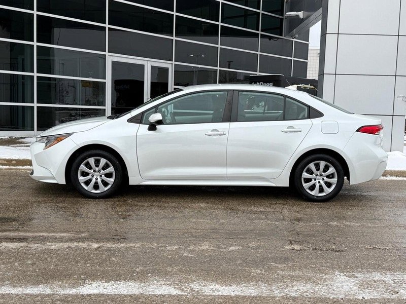 Used 2022 Toyota Corolla LE image 6