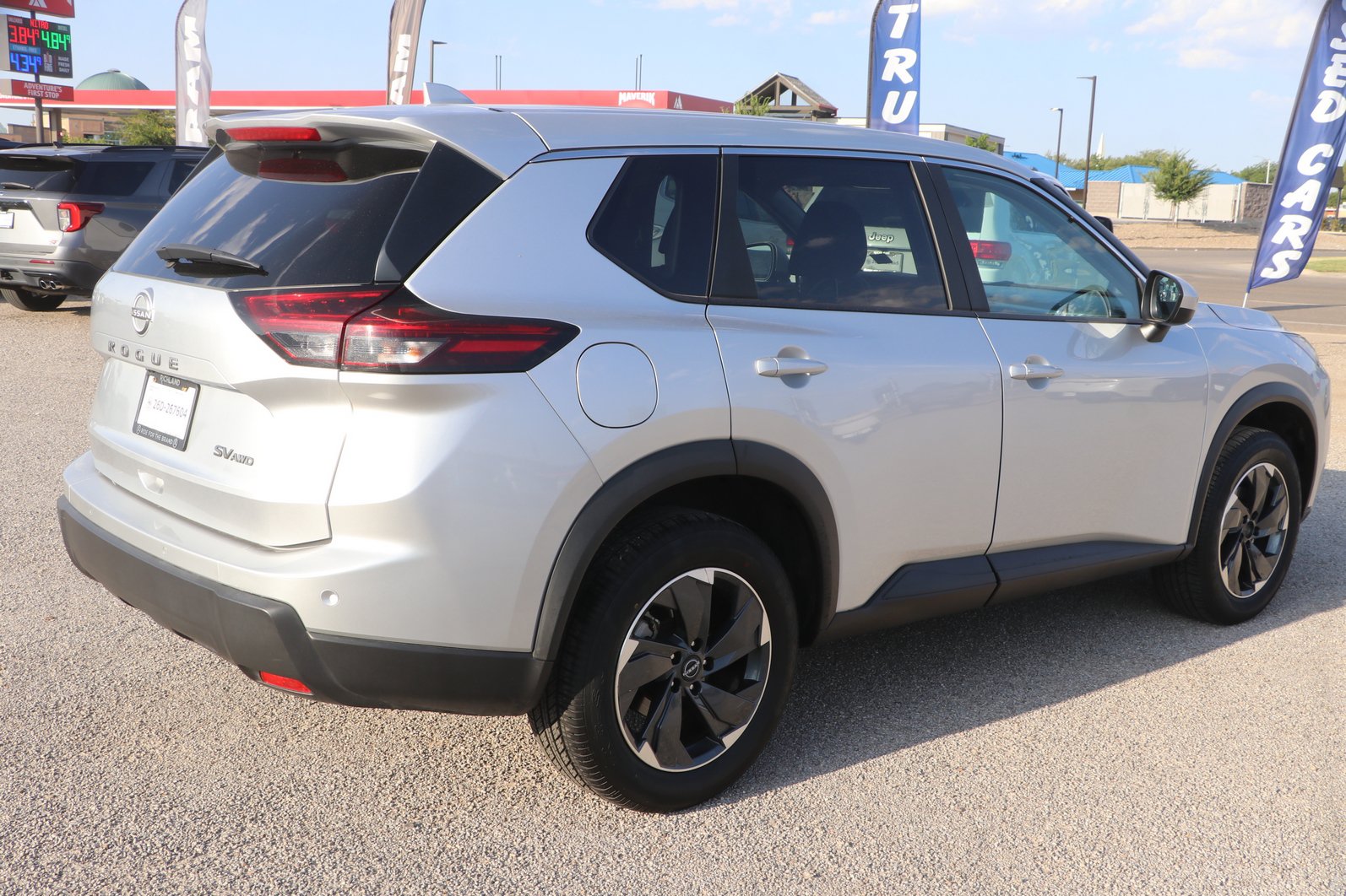 Used 2024 Nissan Rogue SV AWD/4WD image 7