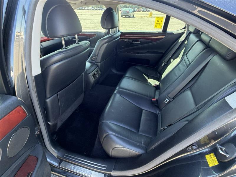 Used 2007 Lexus LS 460 w/ Comfort Pkg RWD image 11