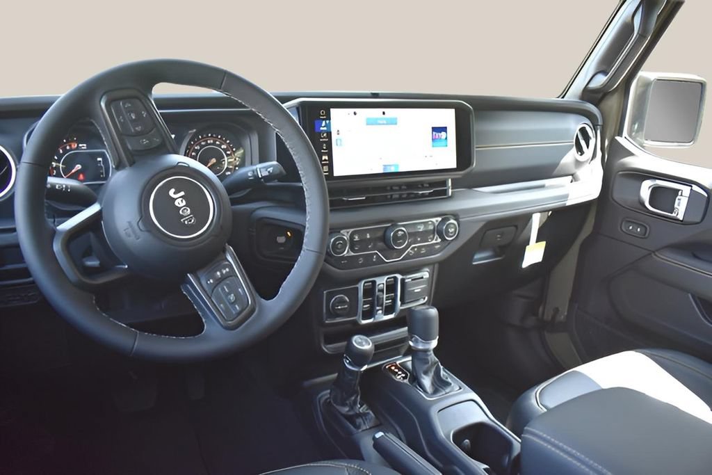 Used 2025 Jeep Gladiator Sport AWD/4WD image 13