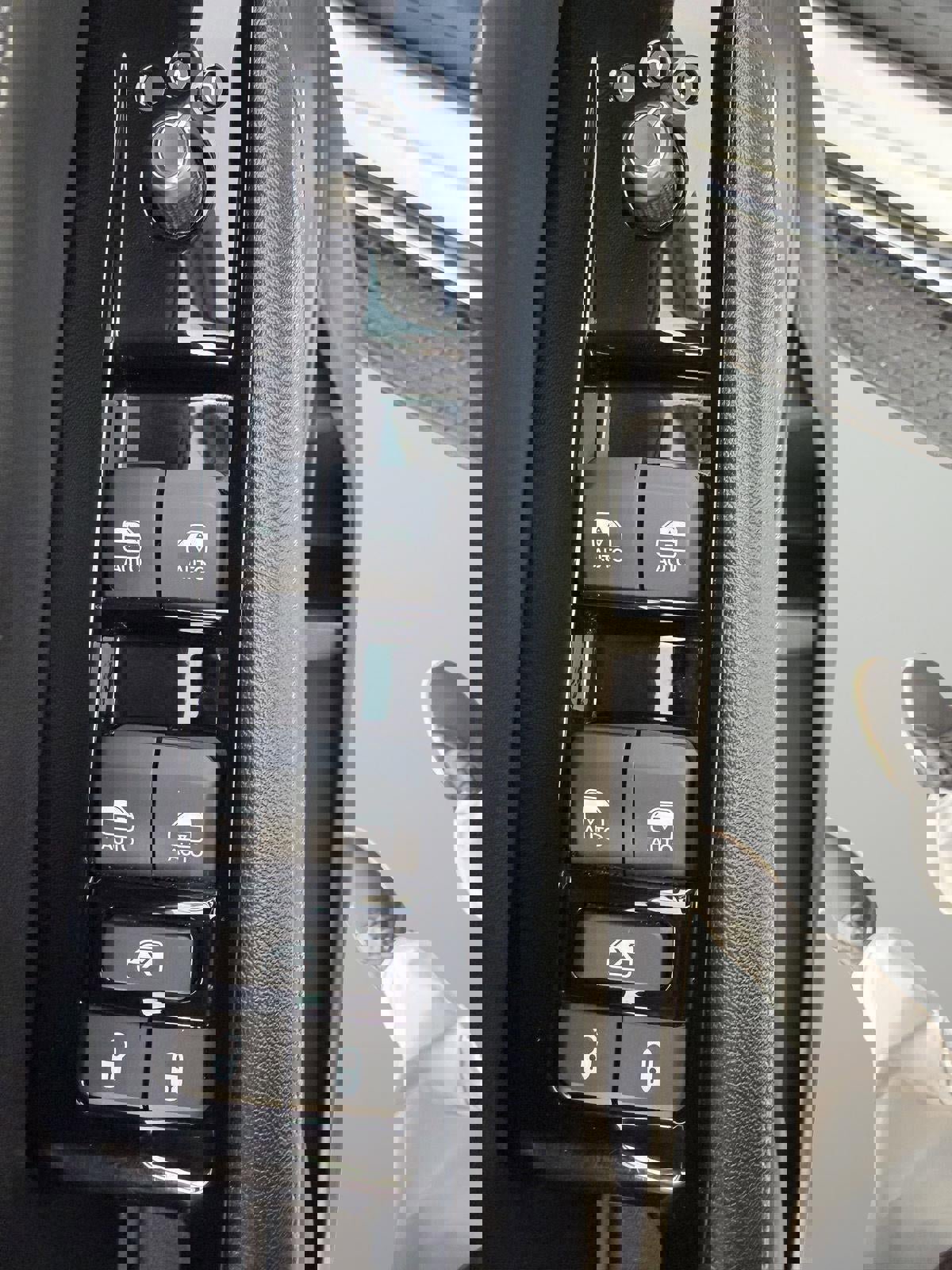 Used 2025 Jeep Wagoneer L 4WD image 11