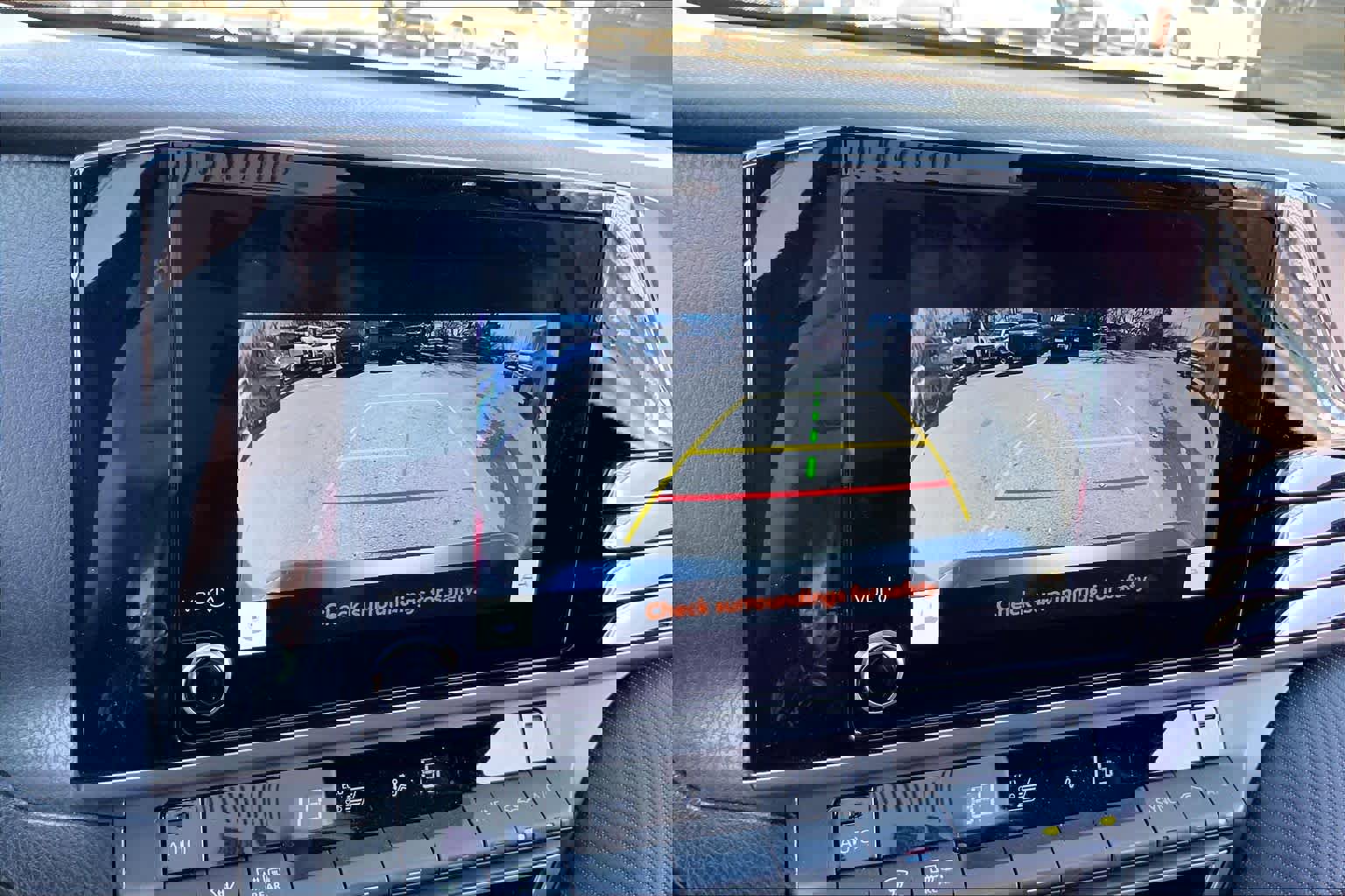 Used 2025 Toyota Camry SE w/ Convenience Package image 26