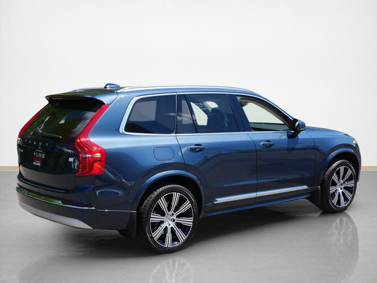 Used 2022 Volvo XC90 T8 Inscription w/ Advanced Package AWD/4WD image 3