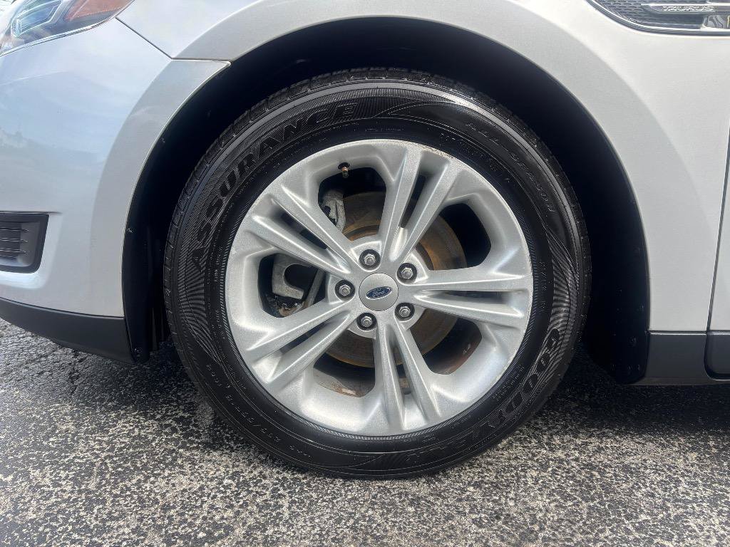 Used 2018 Ford Taurus SE FWD image 9