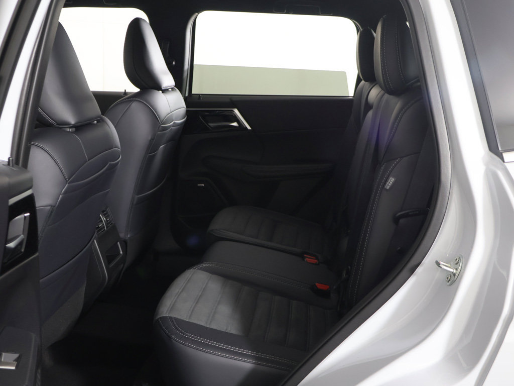 New 2026 Mitsubishi Outlander LE FWD image 30
