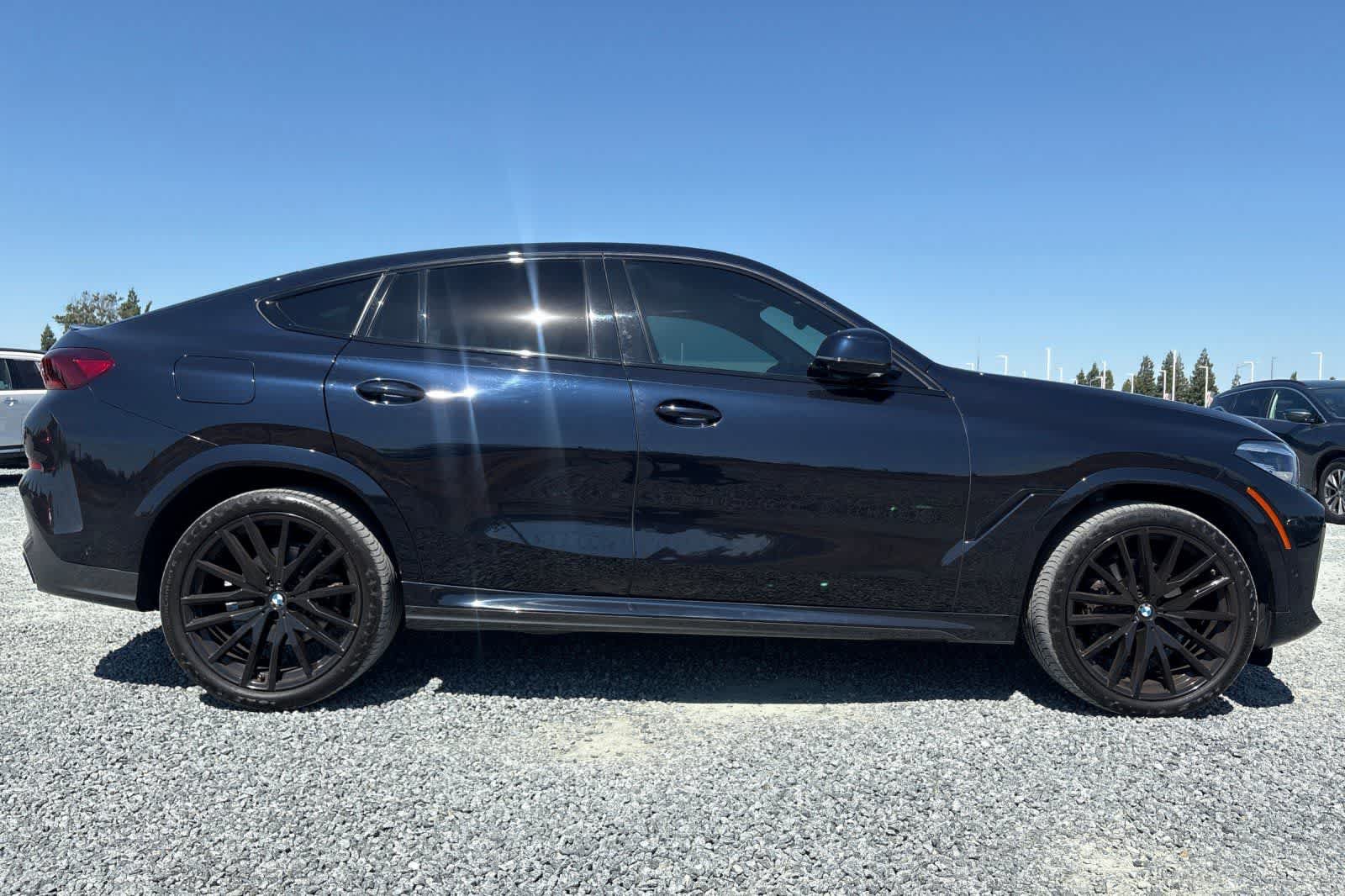Used 2021 BMW X6 xDrive40i w/ M Sport Package AWD/4WD image 9