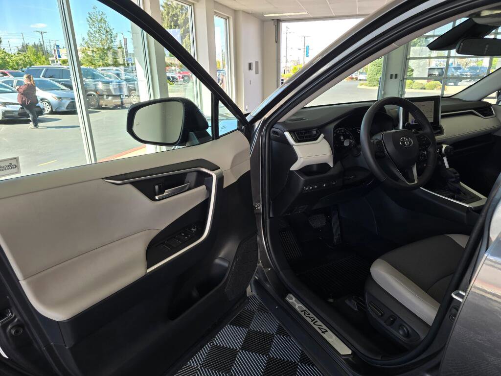 Used 2023 Toyota RAV4 XLE w/ Convenience Package AWD/4WD image 18