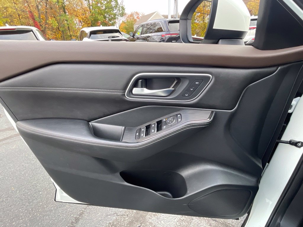 Certified 2023 Nissan Rogue Platinum w/ Platinum Premium Package AWD/4WD image 26
