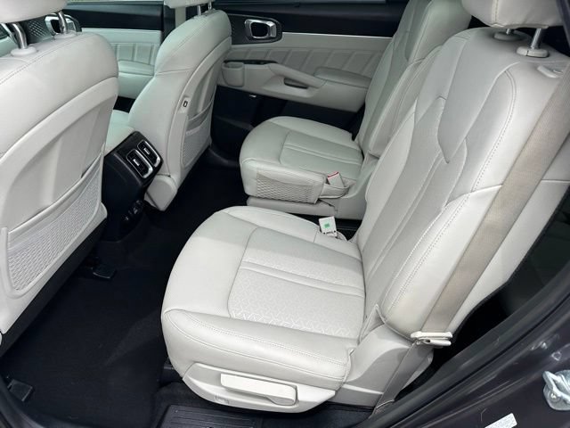 Used 2023 Kia Sorento EX w/ Panoramic Sunroof Package FWD image 17