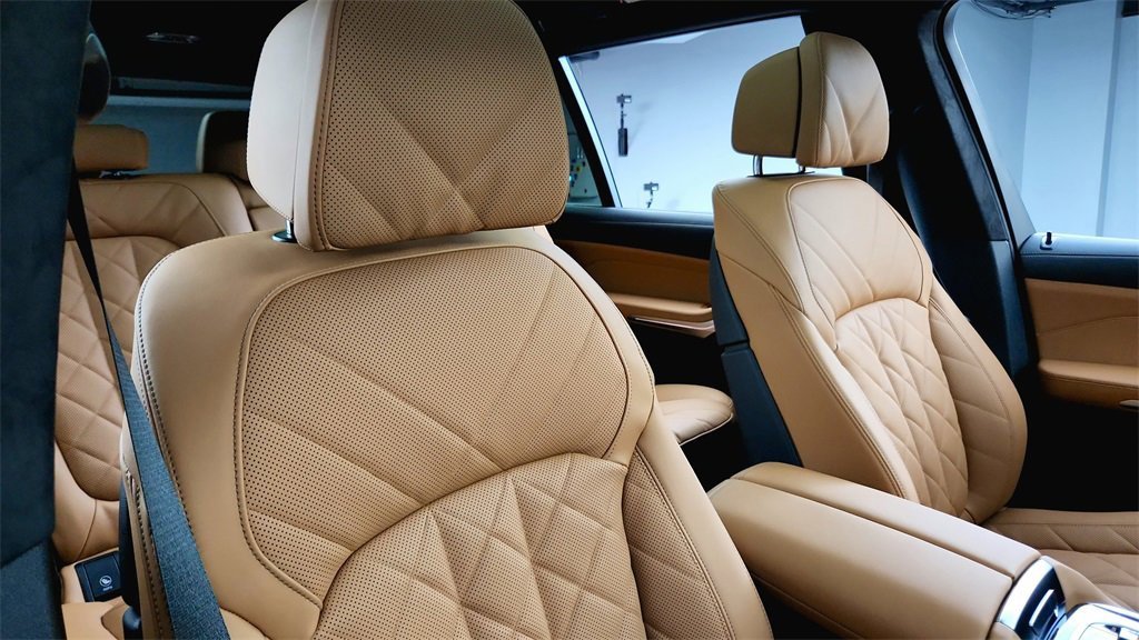 Used 2025 BMW X7 xDrive40i w/ M Sport Package image 44