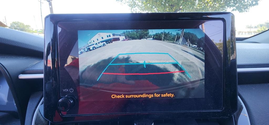 Used 2025 Toyota Corolla Cross LE FWD image 14
