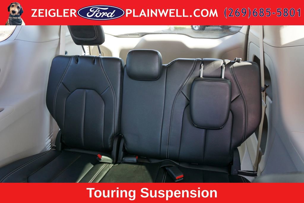 Used 2024 Chrysler Pacifica Touring-L FWD image 13