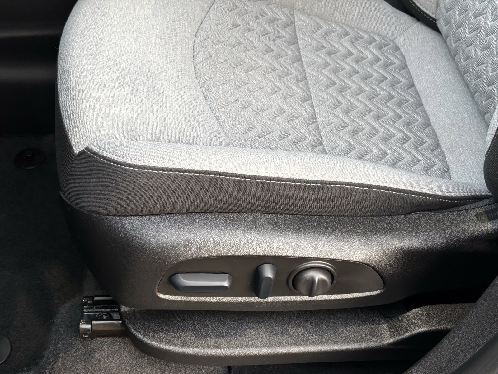 Used 2023 Chevrolet Equinox LS image 19