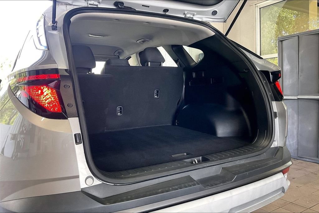 Used 2025 Hyundai Tucson SE FWD image 18