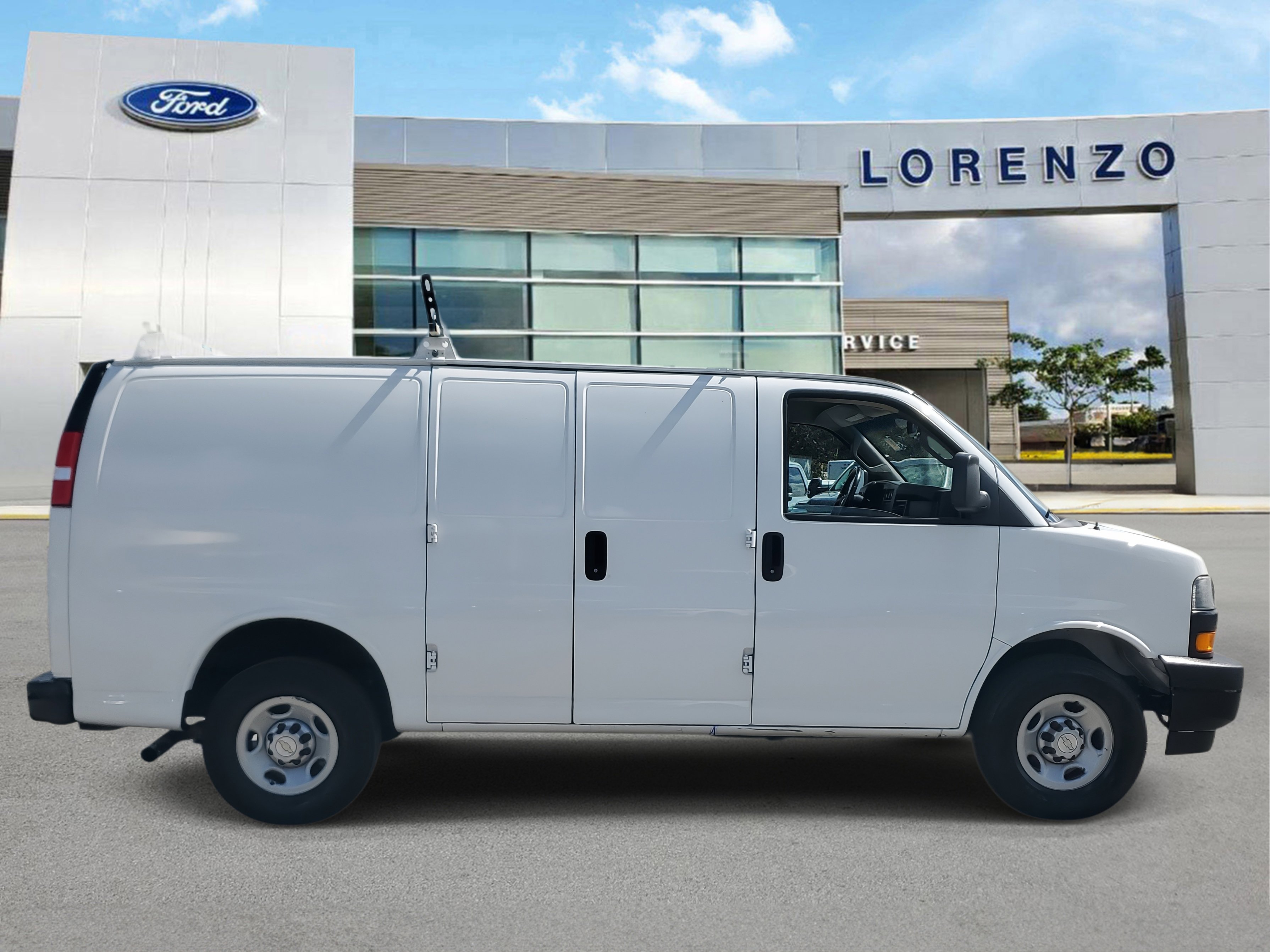 Used 2020 Chevrolet Express 2500 w/ Communications Package image 4